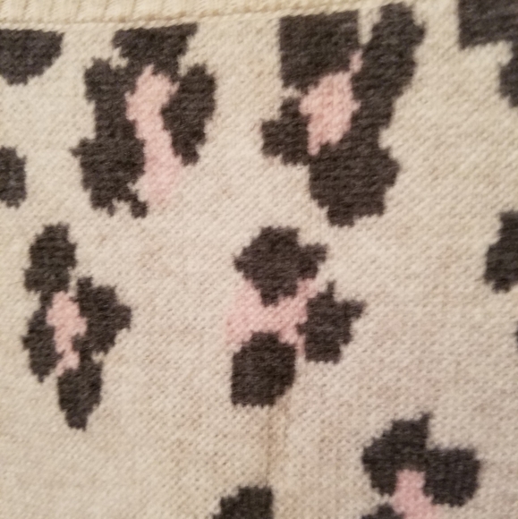 GAP NWOT leopard print sweater - Picture 2 of 3